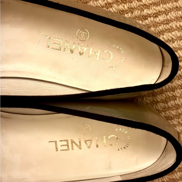 Chanel Black Cap Toe CC Logo Metallic Silver x Black size 38.5 great condition! - Picture 13 of 16